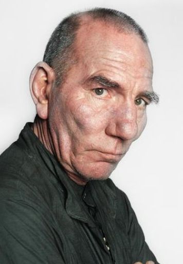 Pete Postlethwaite