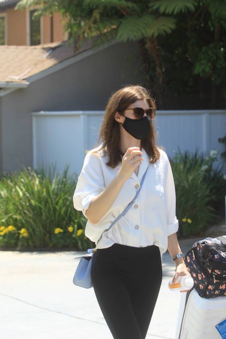 Alexandra Daddario – Seen leaving Jennifer Klien’s Day of Indulgence in