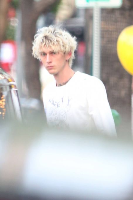 Megan Fox with Machine Gun Kelly – Picking up some food in Studio City