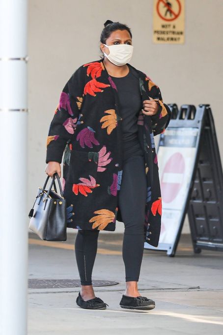 Mindy Kaling – Carries her Prada tote while out in Beverly Hills