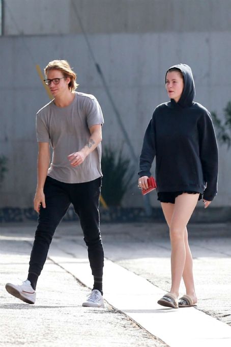 Who is Ireland Baldwin dating? Ireland Baldwin boyfriend, husband