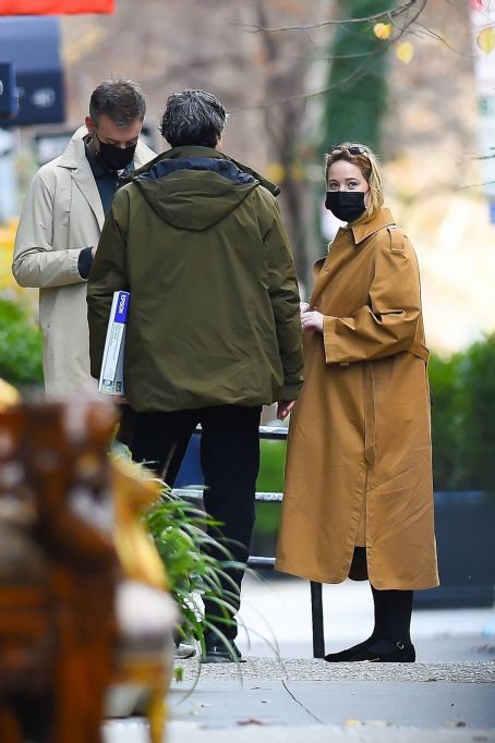 Jennifer Lawrence – With husband Cooke Maroney shopping in Manhattan