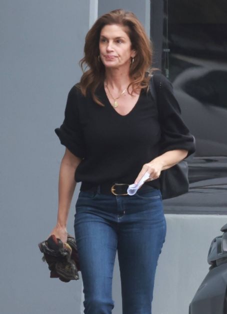 Cindy Crawford – Arrives for a photo shoot at a studio in Santa Monica