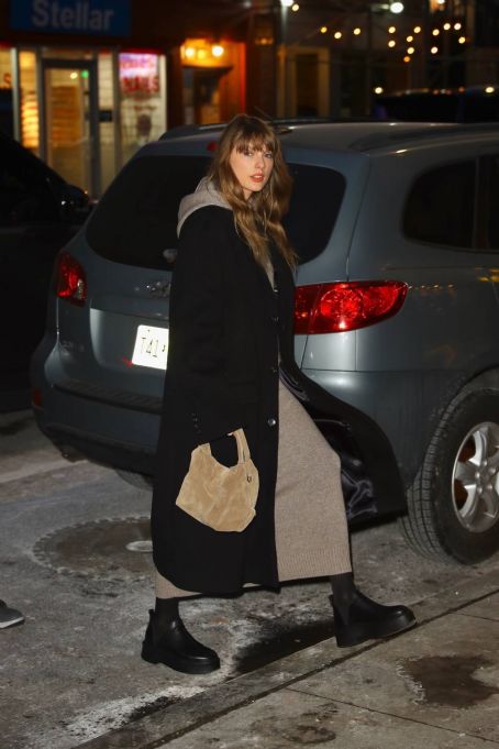 Taylor Swift – Arriving at Electric Lady Studios in New York