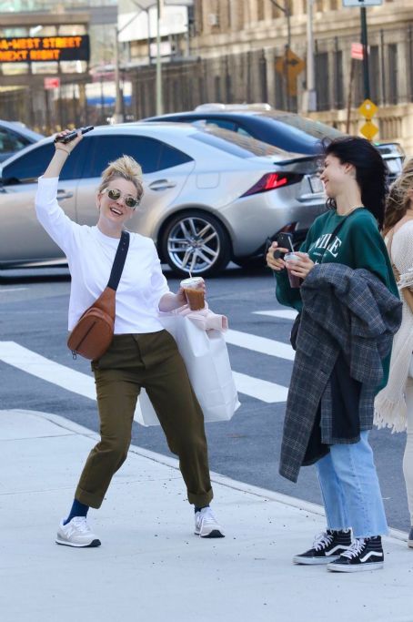 Kaley Cuoco – With Briana Cuoco shopping around Manhattan’s Tribeca