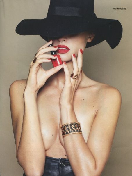 Masha Rudenko - Vogue Magazine Pictorial [Spain] (November 2011)