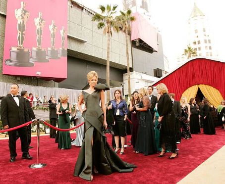 Charlize Theron - The 78th Annual Academy Awards - Arrivals (2006)