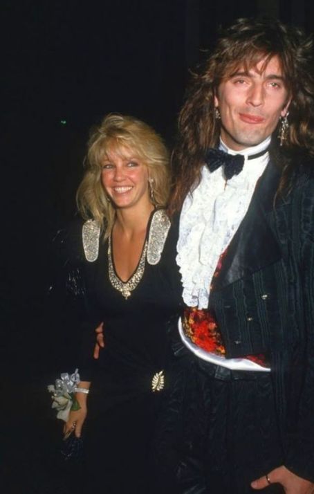 Heather Locklear and Tommy Lee  post