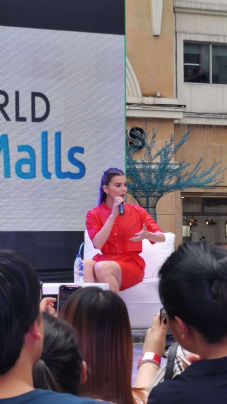 Hailee Steinfeld – Doing interviews in Manila | Hailee Steinfeld