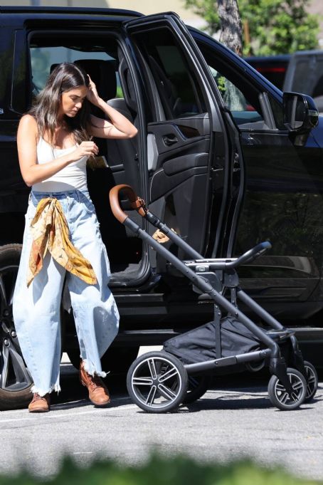 Nikki Reed – And Ian Somerhalder were spotted grocery shopping in Calabasas