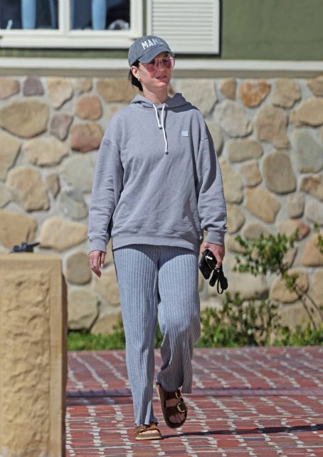Katy Perry – Shopping candids in Montecito