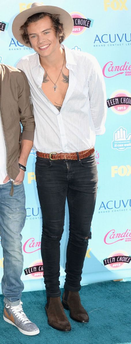 Harry Styles at Teen Choice Awards 2013 - Blue Carpet