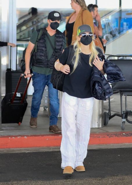 Anna Faris – Seen at LAX in Los Angeles