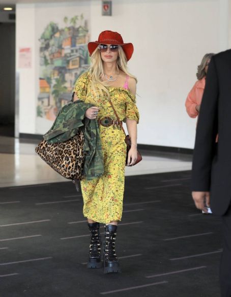 Jessica Simpson – Arriving In Los Angeles
