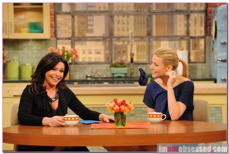Rachael Ray and Gwyneth Paltrow in The 