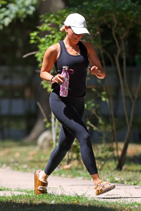 Scarlett Johansson – Jogging candids in the Hamptons – New York