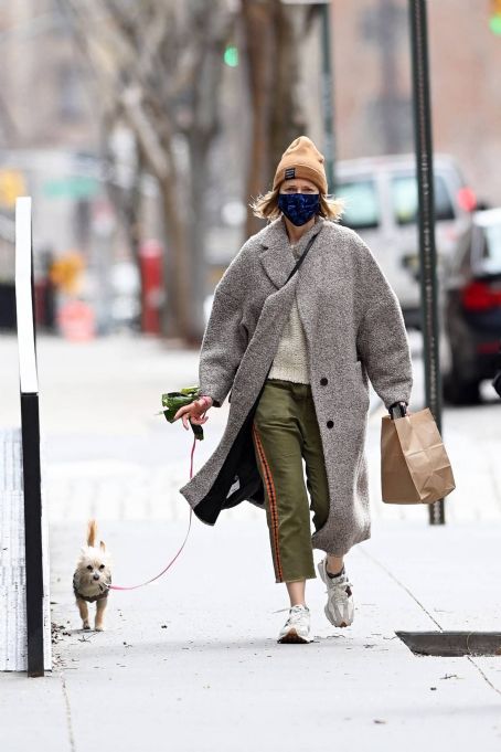 Naomi Watts – Walk her dog with in New York | Naomi Watts Picture