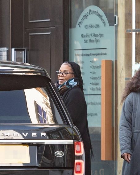 Janet Jackson – Seen visiting a pawn shop in London