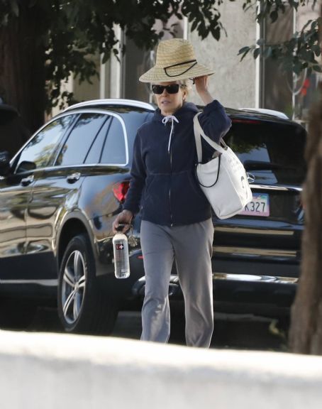 Kim Basinger – Seen after a gym workout in Los Angeles | Kim Basinger