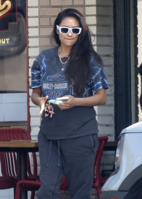 Shay Mitchell – Out for a lunch at Little Dom’s in Los Angeles