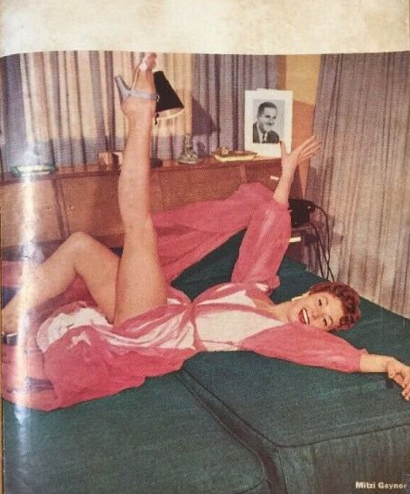 Mitzi Gaynor - Movie News Magazine Pictorial [Singapore] (October 1957)
