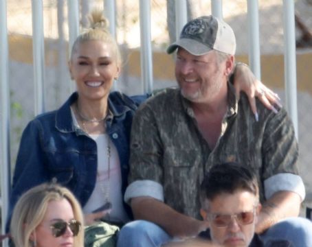 Gwen Stefani – With Blake Shelton watch her son play a game in Los Angeles