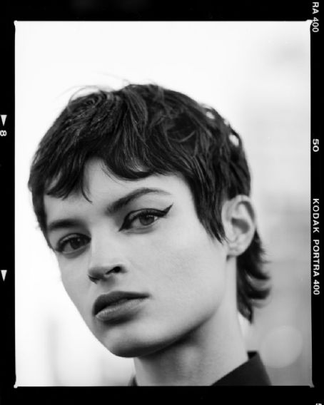 Isabella Emmack - Harper's Bazaar Magazine Pictorial [Taiwan] (December 2022)