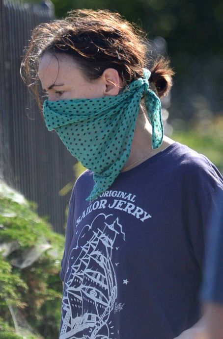 Juliette Lewis walks her dogs in Venice during Quarantine