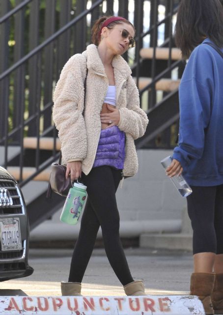 Sarah Hyland – Leaves pilates in Studio City