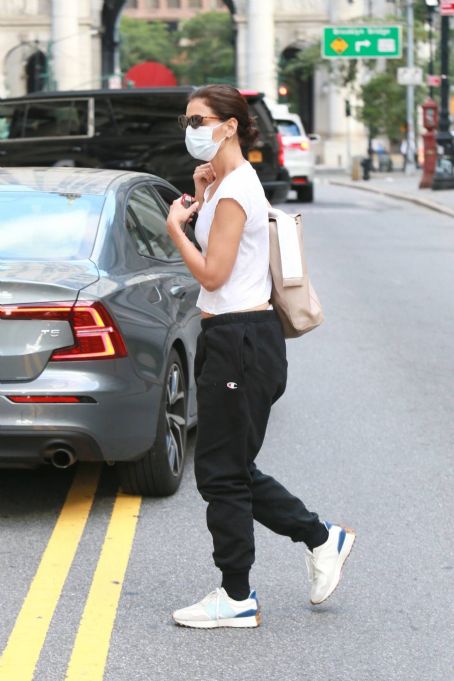 Katie Holmes Was Spotted Wearing Champion Sweatpants And A Crop Top In Manhattan Famousfix