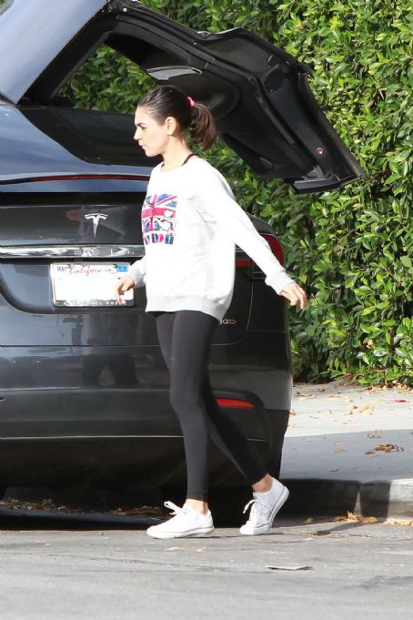 Mila kunis yoga on sale pants