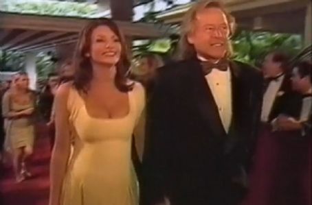 Janina Frostell and Peter Nygård at Nygård's Oscar party in 1998