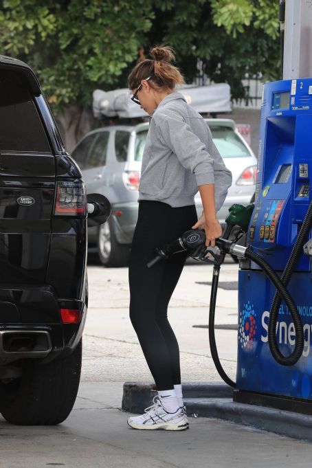 Kaia Gerber – Stops at a gas station in Los Angeles