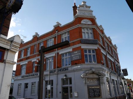 The Half Moon, Putney