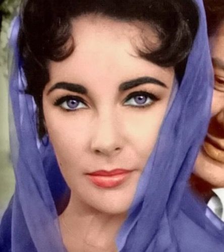 elizabeth-taylor-s-eyes-shown-in-rare-and-stunning-photos-famousfix