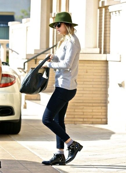 Kaley Cuoco & Ryan Sweeting stop by Barneys New York in Beverly Hills