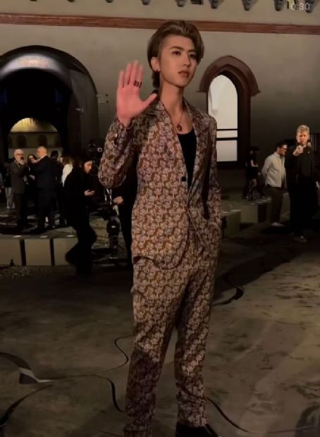 KUN at Versace Spring/Summer 2025 Womenswear for Milan Fashion Week