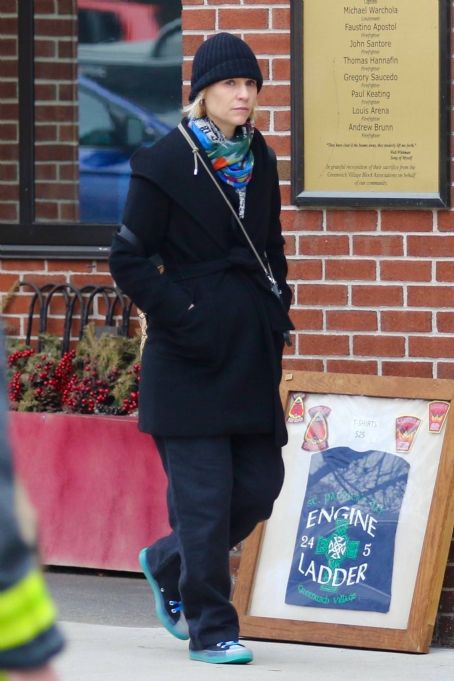 Claire Danes – Seen while out in Manhattan’s West Village neighborhood