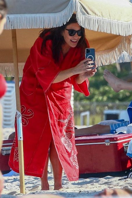 Liv Tyler – Seen at the beach with family in Miami Beach