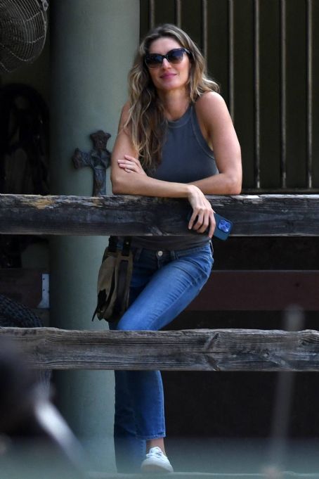 Gisele Bundchen – Takes her daughter Vivian to a riding lesson in Miami