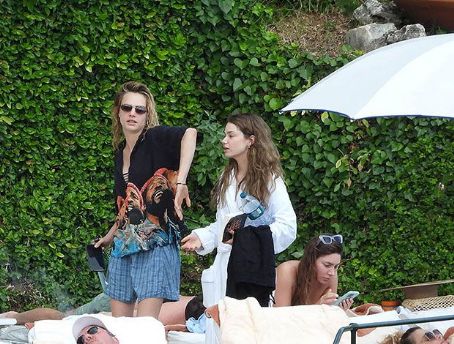 Cara Delevingne and Minke (Musician) - Dating, Gossip, News, Photos