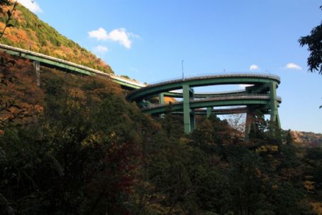 Kawazu-Nanadaru Loop Bridge
