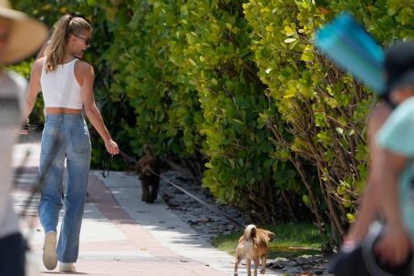 Nina Agdal – Seen with her dog at Miami Beach