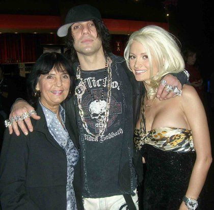 Holly Madison and Criss Angel | Holly Madison Picture #12845623 - 420 x ...