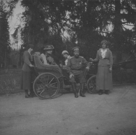 Grand Duchess Anastasia Nikolaevna, Tsaritsa Alexandra Feodorovna, Tsar ...