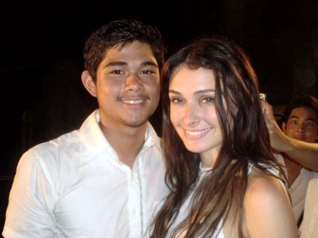 Carlo Guevara and Daiana Menezes