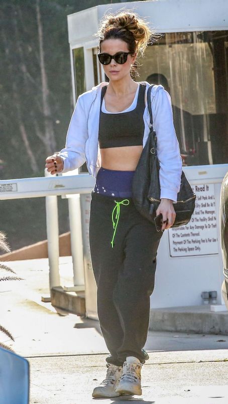 Kate Beckinsale – Heads to dance class in Pacific Palisades | Kate