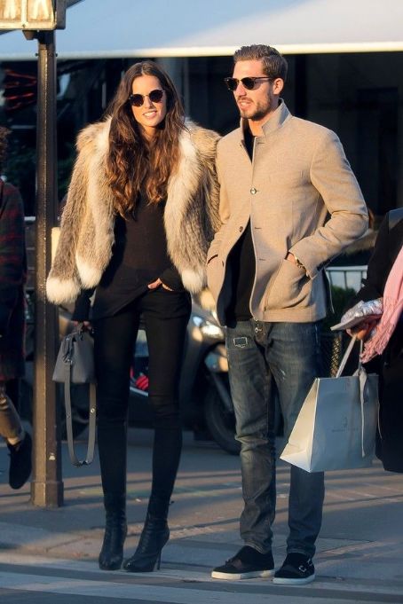 Izabel Goulart and Kevin Trapp
