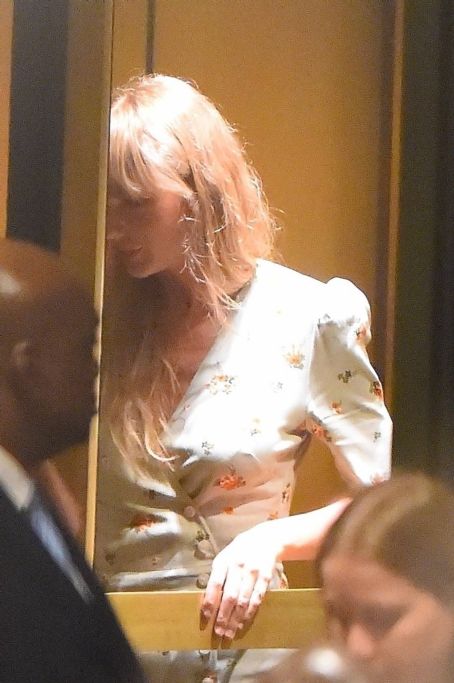Taylor Swift – Leaving dinner in New York August