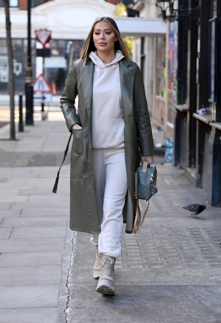 Frankie Sims and Demi Sims – Spotted in Fitzrovia heading for Harleyh